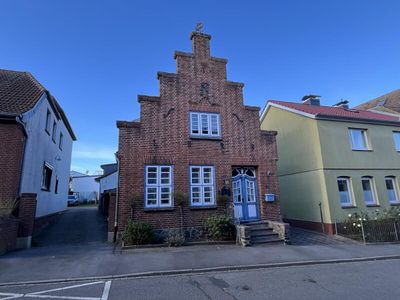Historisches Wohnhaus im Herzen Heiligenhafens mit Wintergarten und Carport