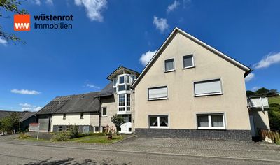 "Leben & Arbeiten auf dem Land - Zweifamilienhaus mit Scheunen und viel Raum für Ideen"