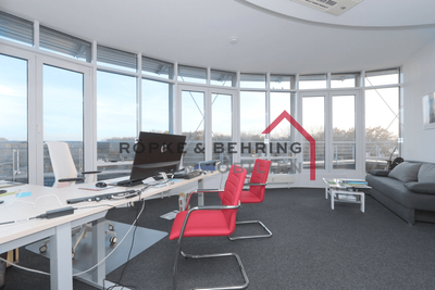 Repräsentative Büroflächen im rundum verglasten Staffelgeschoss mit nettem Ausblick