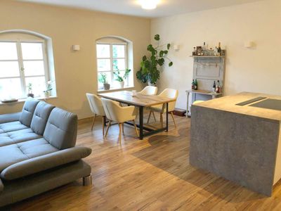 Vilshofen: Gut geschnittene 2-Zimmer-Wohnung in denkmalgeschütztem Gebäude zu vermieten