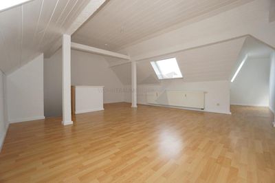 Große, NEU renovierte 3-Raum-Maissonette-Wohnung im Dachgeschoss