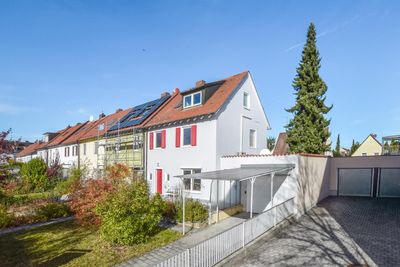 AIGNER - Modernisiertes Reiheneckhaus mit großem Grundstück - Einziehen und Wohlfühlen!