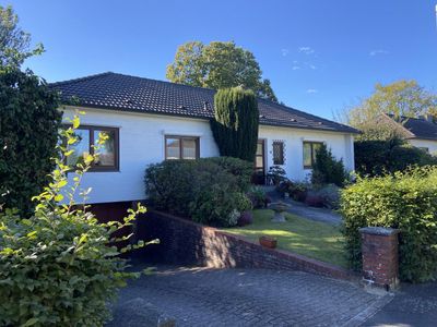 Von Privat. Einzelhaus auf einem Sahnestück von Grundstück in Norderstedt/ Garstedt.