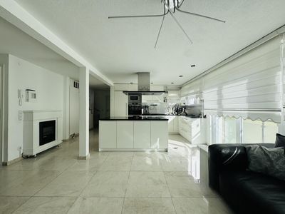 Ein Haus, das überrascht!!
Einfamilienhaus mit Einliegerwohnung mitten in Göppingen