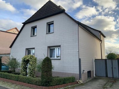 Solides Wohnhaus zum kleinen Preis in Massen