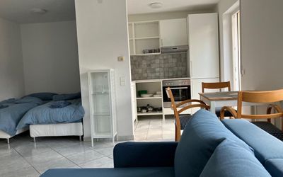 1,5-Zimmerwohnung mit Wlan, TV, Küchenzeile, Dusche/Wc, Waschmaschine und Terrasse