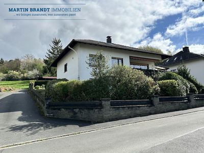 Freistehendes Einfamilienhaus mit Einliegerwohnung in schöner Waldrandwohnlage von Waldems-Esch