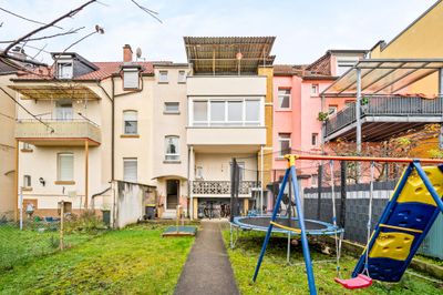 2 Familienhaus mit 2 Garagen und Garten