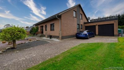 Einfamilienhaus mit PV-Anlage, Wintergarten und großem Grundstück