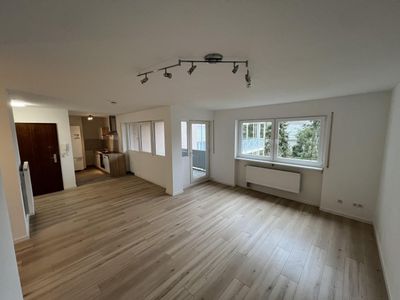 Frisch renovierte & bezugsfertige 1,5-Zimmer-Wohnung – barrierefrei, Südbalkon & Tiefgarage