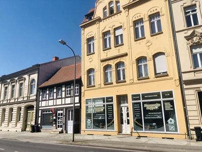 Großzügige 4-Zimmer Wohnung im sanierten Altbau