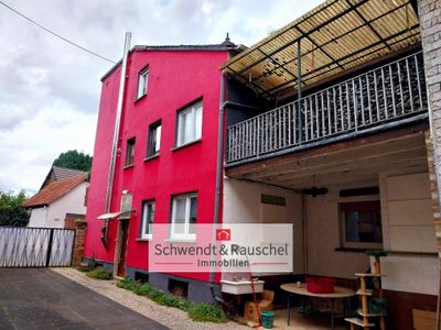 Großes Ein-/Zweifamilienhaus in Lich-Birklar