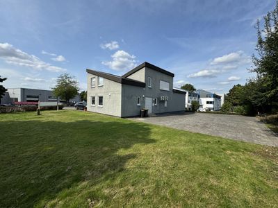 Sankt Augustin-Hangelar: Modernes Gewerbehaus mit 10 Stellplätzen