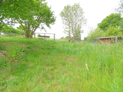Baugrundstück mit Scheune und schöner Aussicht - Hanglage in Weilrod.