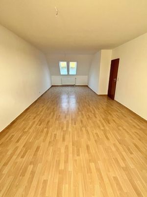 Geräumige 3 Zimmer Dachgeschosswohnung