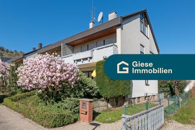 DHH mit Garten und Weitblick auf drei Ebenen