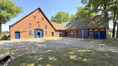 Bauernhof & Einfamilienhaus & Gewerbe inkl. Bauland zu verkaufen