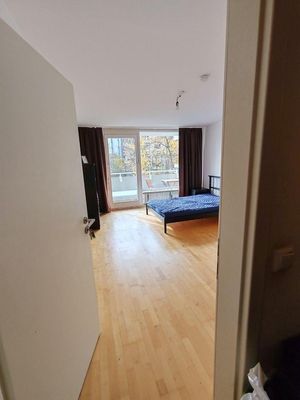 Schönes, zentrales WG-ZIMMER in einer  3-Zimmer-Wohngemeinschaft