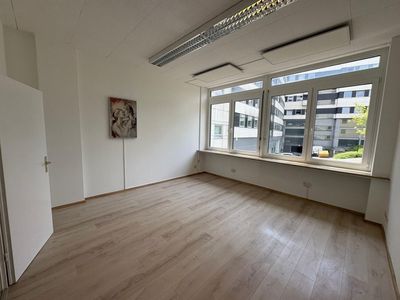 Gepflegte Bürofläche in Hof/Saale (ca. 89 m²) - 1. OG - Aufzug vorhanden - 3 Büroräume, 1 Archivraum, Teeküche