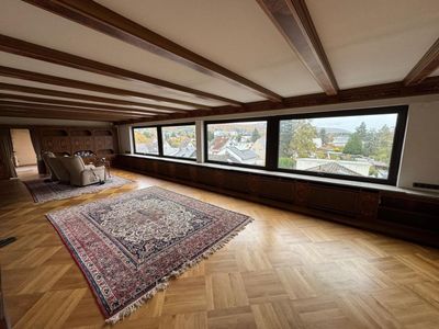 sehr großzügige, außergewöhnliche 3-Zimmerwohnung mit Dachterrasse