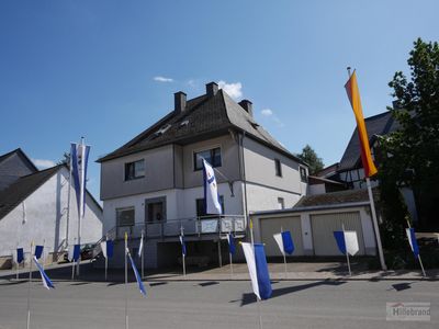 Wohn- und Geschäftshaus auf dem Lande mitten im Ortskern gelegen !