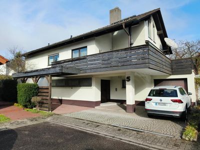 Modernes Einfamilienhaus mit ELW, offenem Kamin und großem Balkon – großzügig und lichtdurchflutet