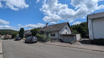 Großzügiges Einfamilienhaus mit Einliegerwohnung & Werkstatt – Ihr neues Zuhause wartet!