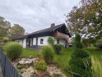 Freistehendes Einfamilienhaus mit großzügigem Grundstück in Waldkraiburg-Niederndorf