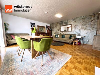 Penthouse mit 5 Zimmern, Wintergarten, zwei großen Dachterrassen und Garage in ruhiger Feldrandlage