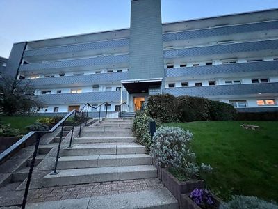 Vier Zimmer Wohnung. Wohnen mit städtischem Komfort. Zentrale Lage - alles befindet sich in der Nähe.