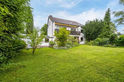 AIGNER - Vielseitig nutzbares Mehrparteienhaus mit großzügigem Grundstück in Gröbenzell!