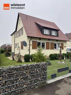 Charmantes Haus mit großem Grundstück