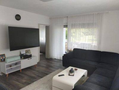 Traumhaft renovierte EG Wohnung mit großem Balkon und Garten