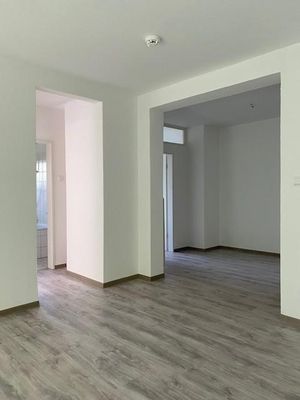 Einziehen und Wohlfühlen ! Renovierte 2-Zimmer-Wohnung mit Blick ins Grüne!