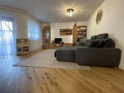 Charmante 3-Zimmer-Wohnung mit sonnigem Südwest-Balkon - renoviert & fußläufig zur S-Bahn!