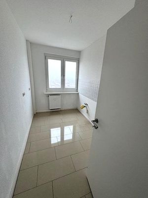 Schöne Stilvolle sonnige 3-R.-Wohnung in Dessau im 4.OG,58,20m2 mit BLK.zu vermieten.