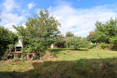 Wohnhaus mit großem Garten und Garagen - Sanierungschance / Neubau / Verdichtung