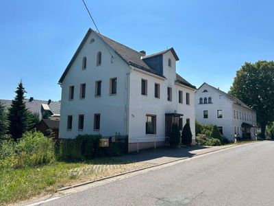 Einfamilienhaus mit 6 Zimmern und großer Terrasse auf einem charmanten Grundstück - Hartmannsdorf