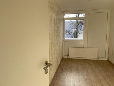2-Zimmer-Wohnung mit Ost-Balkon inkl. neuem Bad und frisch verlegtem Laminatboden