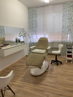 Raum zur Untermiete in Gesundheits-und Kosmetikstudio