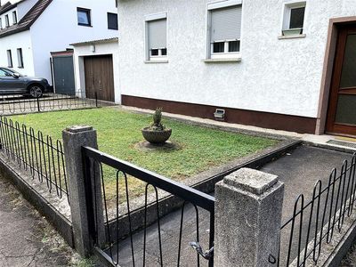 *Zweifam.-Haus mit 2 Garagen!* Ruhige Wohnlage, Garten! Gewölbekeller! Sofort frei!