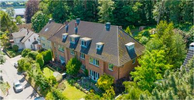 Altbau-Traum im sanierten Gründerzeithaus – Blick ins Grüne & mit großem Garten!