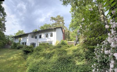 TOPLAGE: AUßERGEWÖHNLICHES ANWESEN MIT EIGENEM FLUßUFER