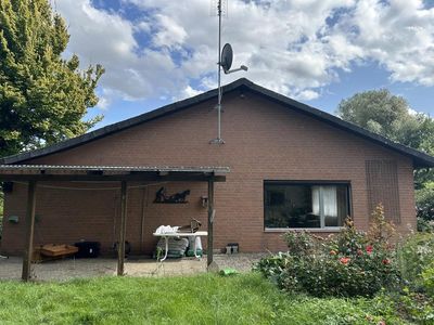 Wohnen oder Arbeiten ! Bungalow mit großem Grundstück und großer Lagerhalle mitten in Dahlenburg