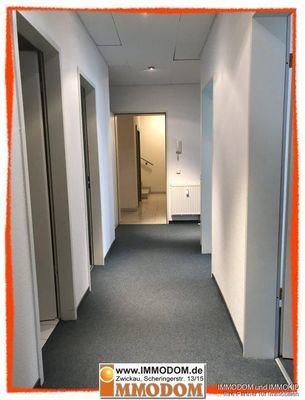 Zentrale Büro- oder Praxiseinheit im Herzen Zwickaus sofort zu vermieten!