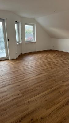 Charmante Dachgeschosswohnung mit Balkon – Erstbezug nach Renovierung in ruhiger Wohnlage