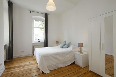 offene Besichtigung: 22.10.25 um 17 Uhr: Sorauer Str. 3: 4-Zi. Altbauwohnung per SOFORT VERFÜGBAR
