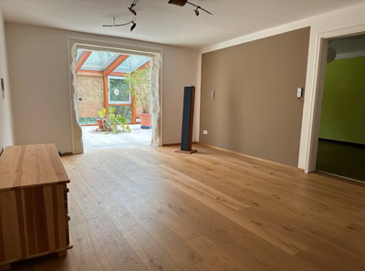 Doppelhaushälfte mit Wellnessbereich und großem Grundstück! Exklusives Wohnen und Entspannungsoase!