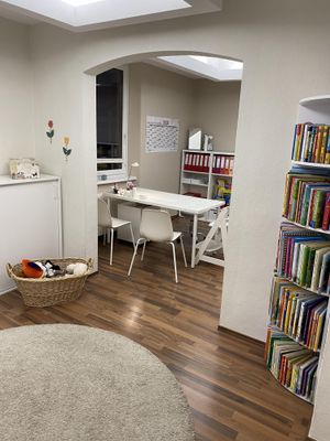 Schöne Praxis-/ Büro-Zimmer