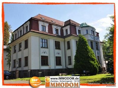 Ruhige und abgeschiedene Büro- oder Praxisräume im Dachgeschoß einer Stadtvilla zu vermieten!